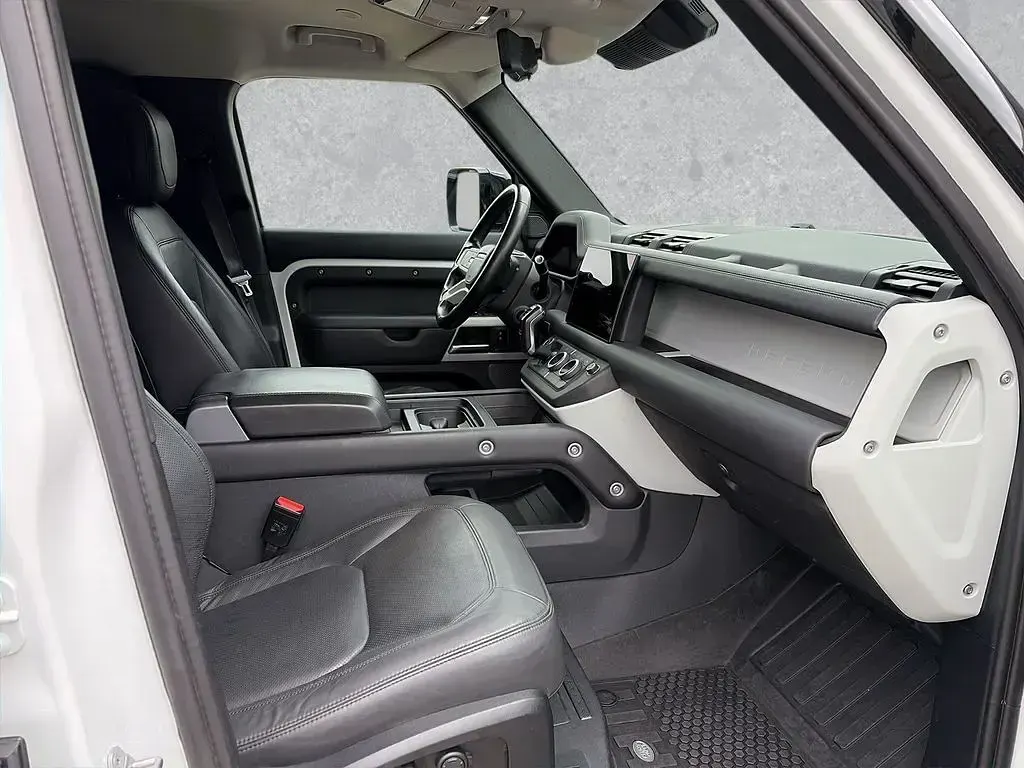 Gebraucht Land Rover Defender SE 249 PS (183 kW) 2022 Fuji white SUV