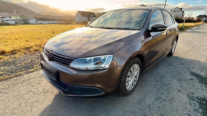 Gebraucht VW Jetta 105 PS (77 kW) 2011 Braun Limousine