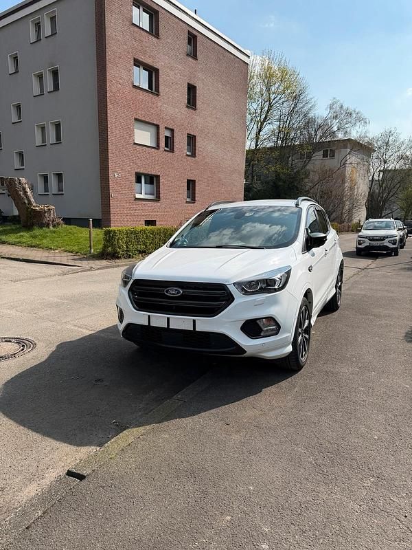 Gebraucht Ford Kuga ST-Line 150 PS (110 kW) 2019 Weiß SUV