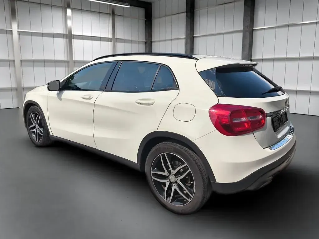 Gebraucht Mercedes GLA200 Urban 136 PS (100 kW) 2014 Weiß SUV
