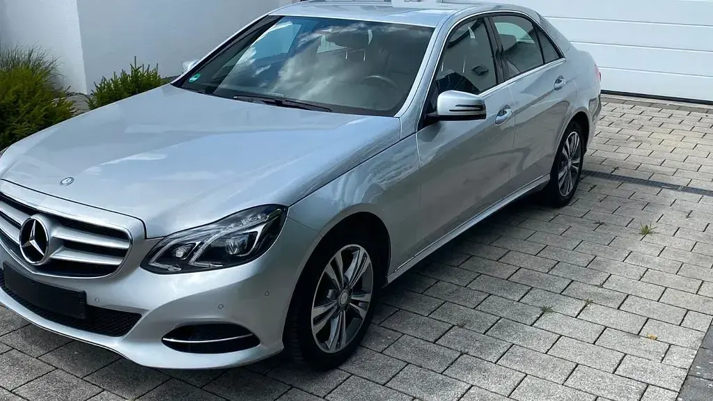Gebraucht Mercedes E250 Avantgarde 211 PS (155 kW) 2014 Silber Limousine
