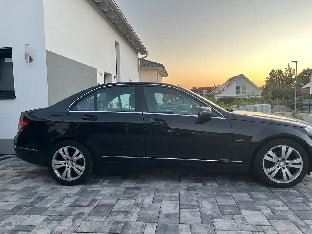 Gebraucht Mercedes C180 156 PS (114 kW) 2011 Schwarz Limousine