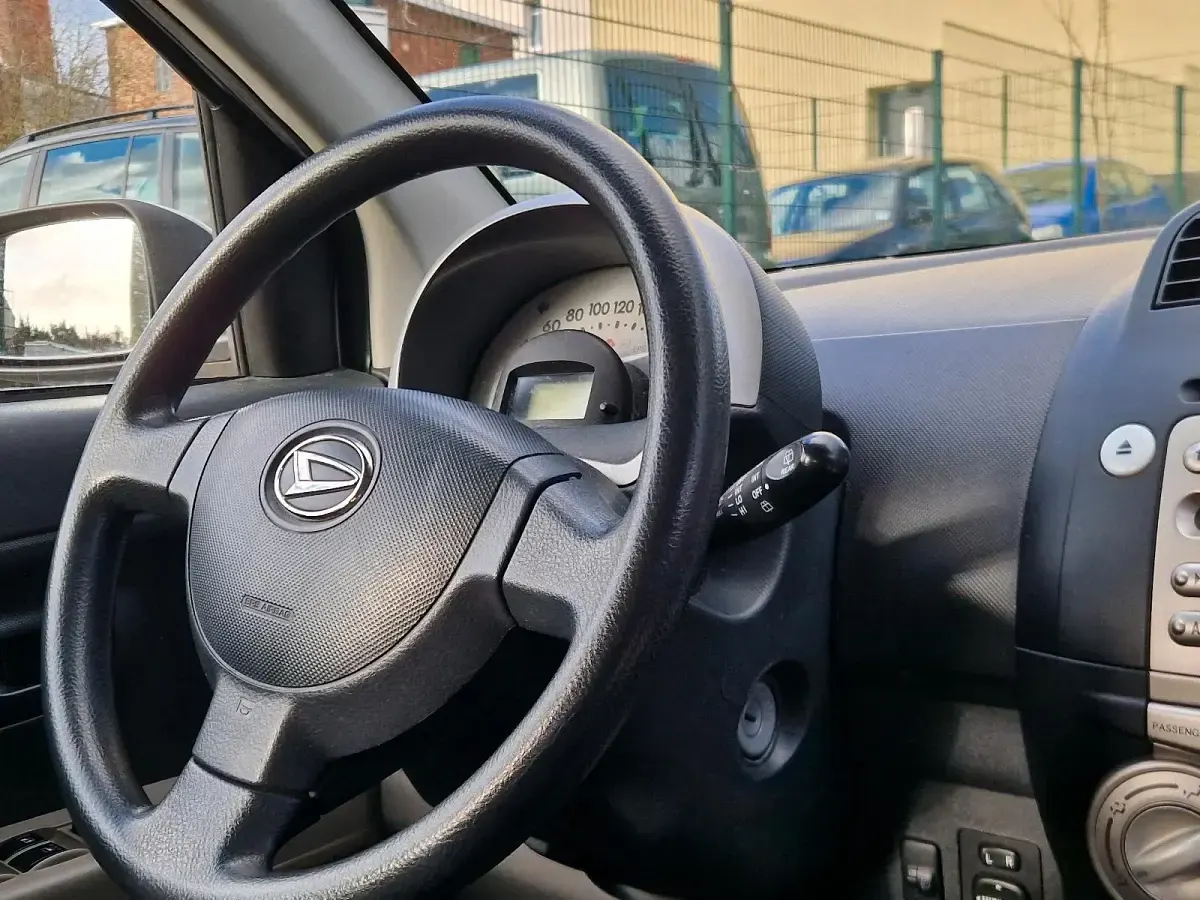 Gebraucht Daihatsu Sirion 69 PS (50 kW) 2006 Silber Kleinwagen