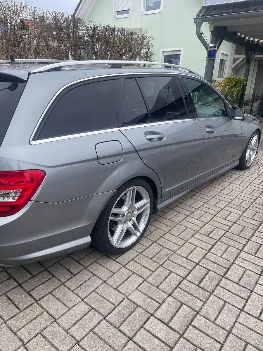 Gebraucht Mercedes C300 231 PS (169 kW) 2011 Grau Kombi