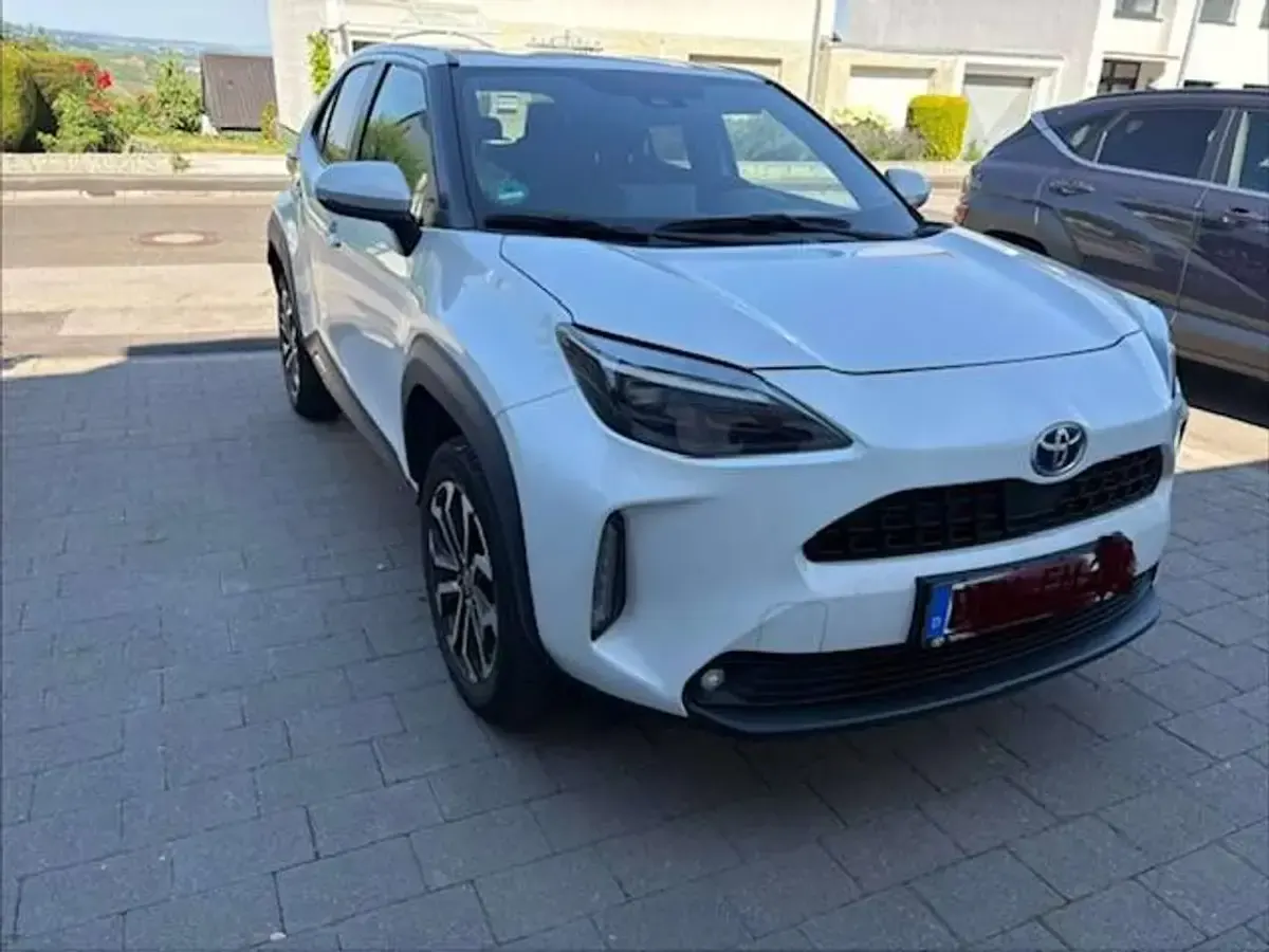 Gebraucht Toyota Yaris Cross Team 116 PS (85 kW) 2022 Weiß SUV