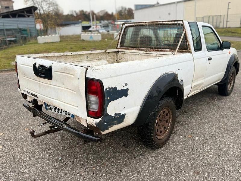 Gebraucht Nissan Navara 133 PS (97 kW) 2011 Weiß Abholung