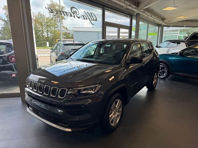 Grau Neu 2025 Jeep Compass Altitude SUV | 35.350 € (Fairer Preis) - Bild 1/4