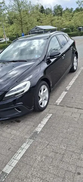 Gebraucht Volvo V40 CC Momentum 120 PS (88 kW) 2016 Schwarz Kombi