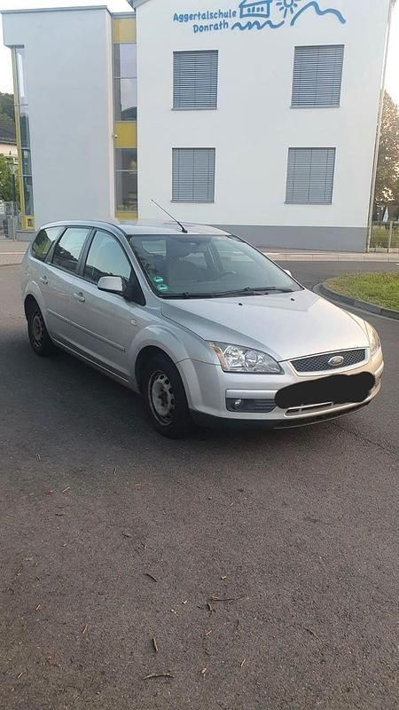 Silber Gebraucht 2007 Ford Focus Kombi | 990 € (Guter Preis) - Bild 1/4