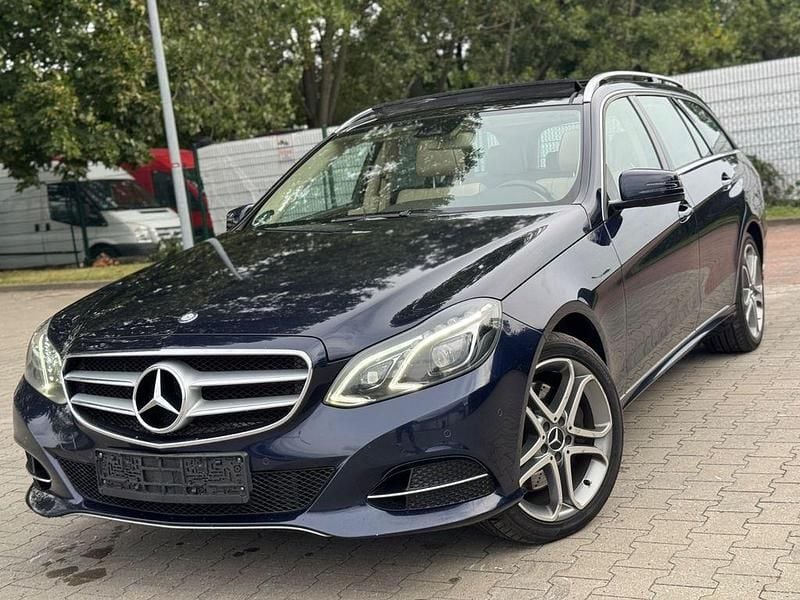 Blau Gebraucht 2013 Mercedes E350 Kombi | 13.990 € (Superpreis) - Bild 1/4