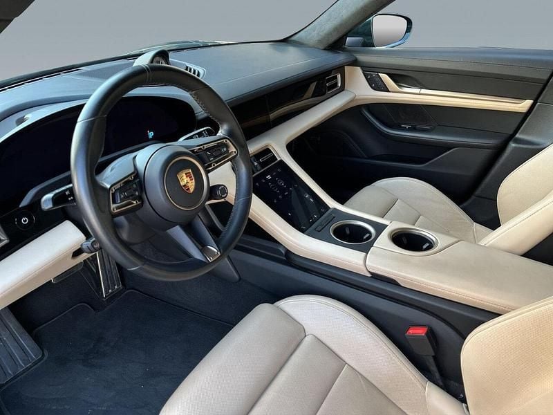 Gebraucht Porsche Taycan 439 kW (598 PS) 2023 Individualfarben: jetgrünmetallic (metallic) Limousine