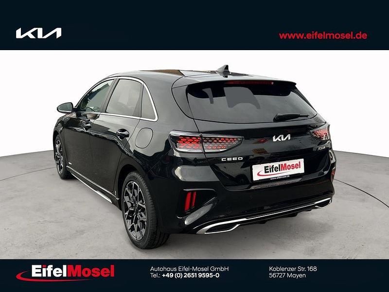 Neu Kia Ceed GT GT-Line 140 PS (102 kW) 2025 Schwarz Limousine
