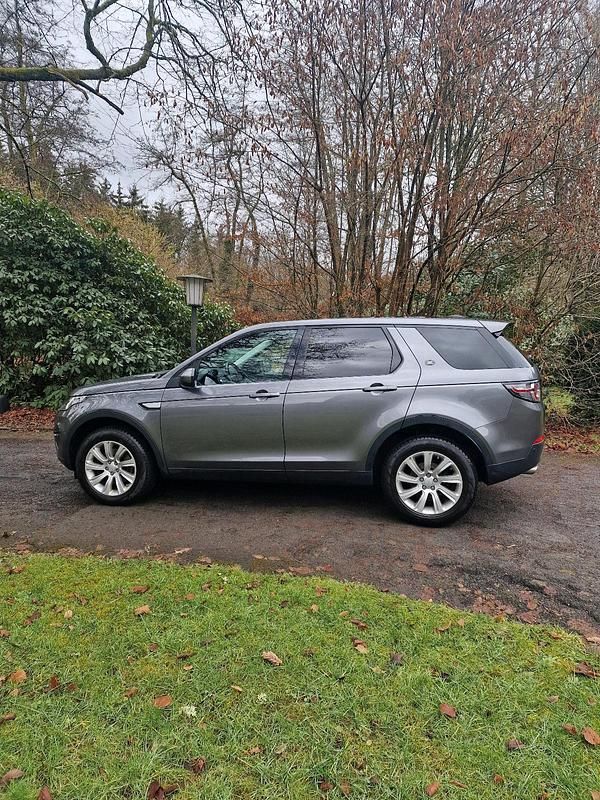 Grau Gebraucht 2015 Land Rover Discovery Sport HSE SUV | 17.200 € (Etwas zu teuer) - Bild 1/4