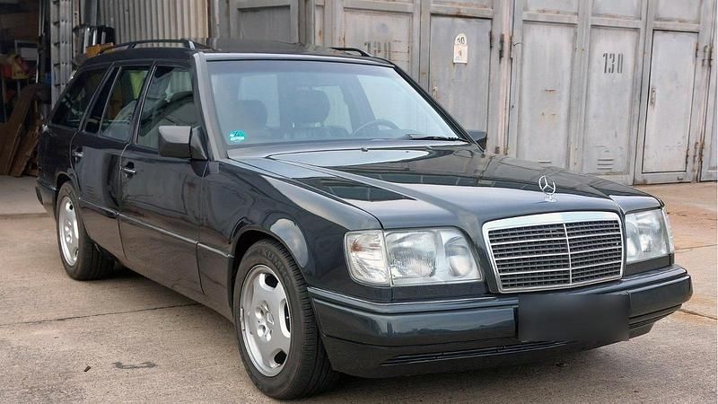 Gebraucht Mercedes E320 Sportline 220 PS (161 kW) 1993 Schwarz Kombi