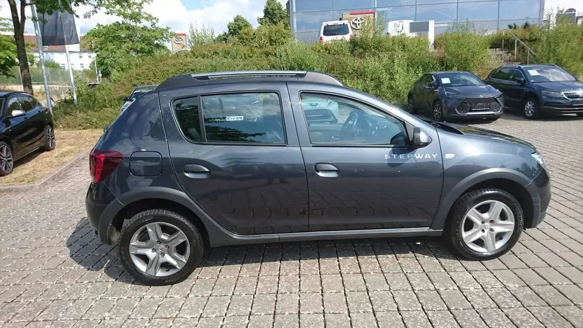 Gebraucht Dacia Sandero Comfort 90 PS (66 kW) 2017 Grau Kleinwagen