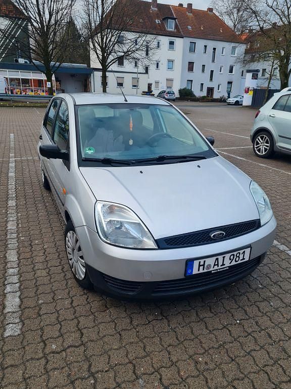 Gebraucht Ford Fiesta 60 PS (44 kW) 2004 Silber Kleinwagen