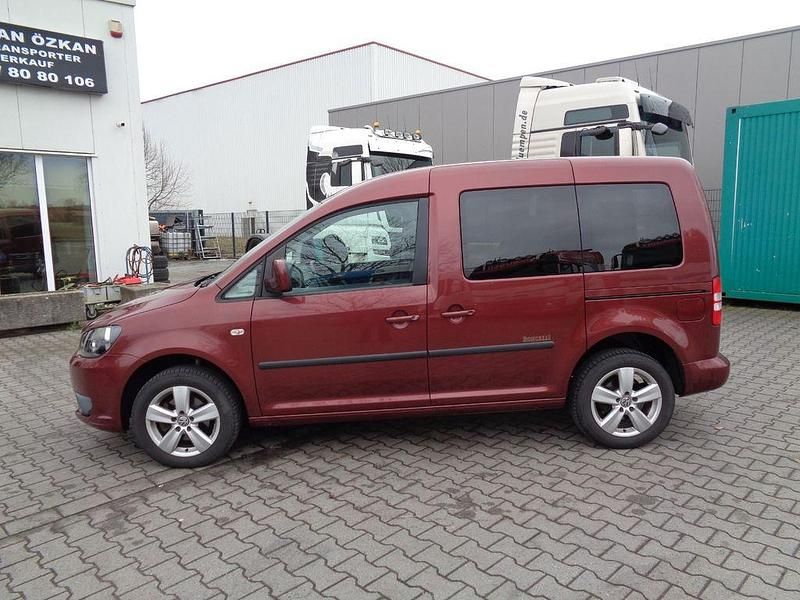 Gebraucht VW Caddy Trendline 102 PS (75 kW) 2011 Rot Van / Kleinbus