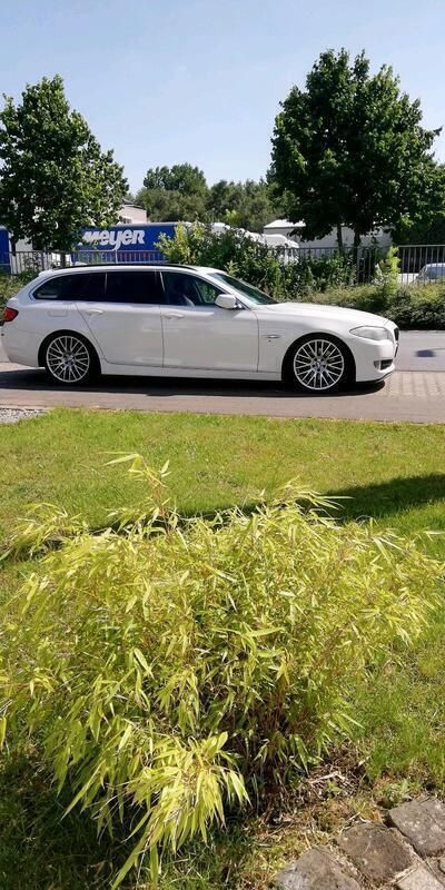 Weiß Gebraucht 2021 BMW 525 Kombi | 9.900 € - Bild 1/4