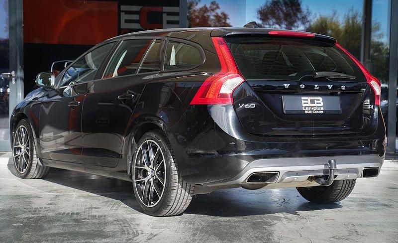 Gebraucht Volvo V60 190 PS (139 kW) 2017 Schwarz Kombi