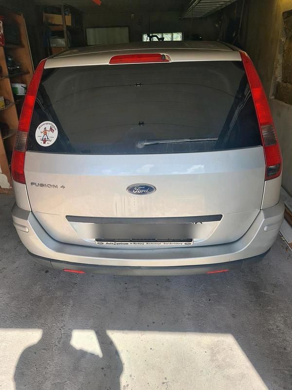 Silber Gebraucht 2003 Ford Fusion Limousine | 2.100 € - Bild 1/4