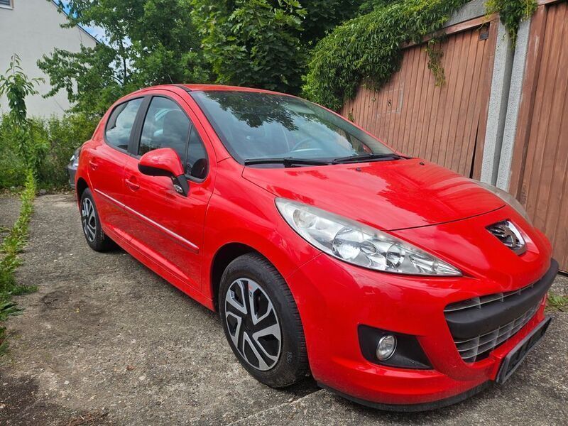 Gebraucht Peugeot 207 Premium 95 PS (69 kW) 2011 Rot Limousine