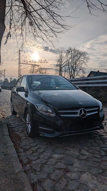 Gebraucht Mercedes B180 122 PS (89 kW) 2017 Schwarz Van / Kleinbus
