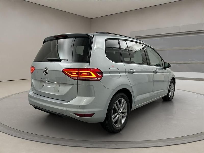 Gebraucht VW Touran Comfortline 150 PS (110 kW) 2025 Oyster silver metallic Van / Kleinbus