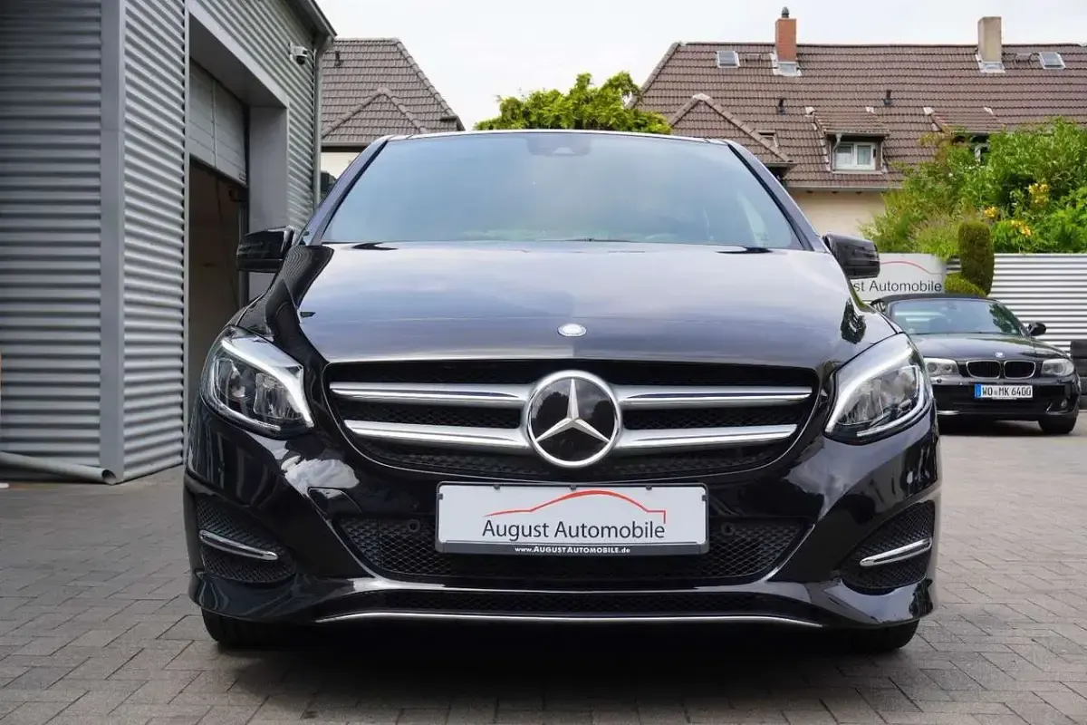 Gebraucht Mercedes B200 Urban 156 PS (114 kW) 2015 Schwarz Kleinwagen