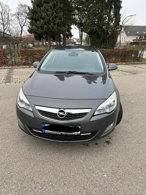 Gebraucht Opel Astra Edition 120 PS (88 kW) 2011 Grau Limousine