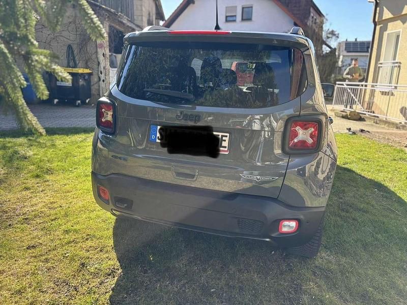 Gebraucht Jeep Renegade Trailhawk 179 PS (131 kW) 2022 Grau SUV