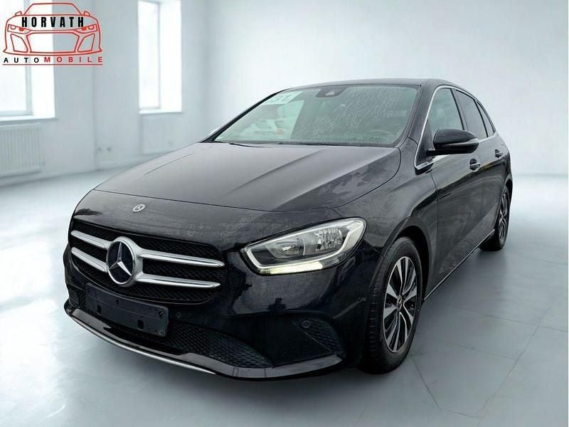 Schwarz Gebraucht 2020 Mercedes B180 Van / Kleinbus | 14.800 € (Fairer Preis) - Bild 1/4