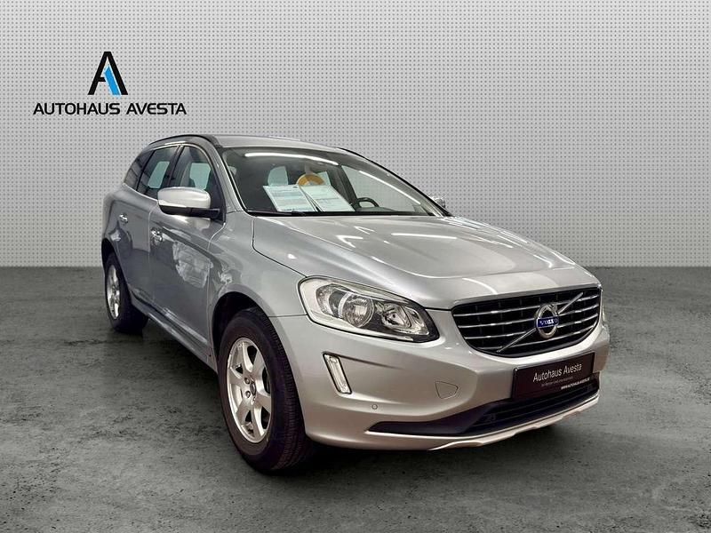 Silber Gebraucht 2015 Volvo XC60 Momentum SUV | 19.990 € (Fairer Preis) - Bild 1/3