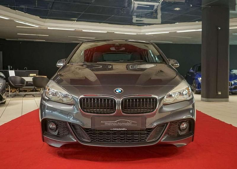 Mineralgrau metallic Gebraucht 2015 BMW 218 Shadowline Van / Kleinbus | 13.392 € (Fairer Preis) - Bild 1/4