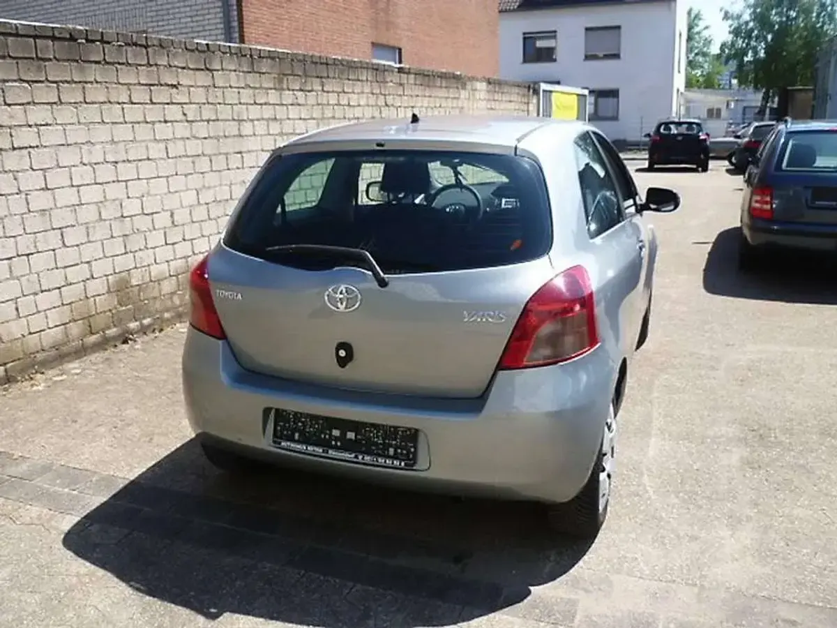 Gebraucht Toyota Yaris Cool 69 PS (50 kW) 2007 Medium silver metallic Kleinwagen