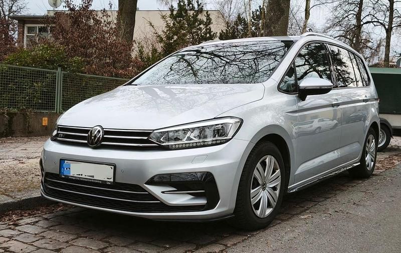 Gebraucht VW Touran Active 122 PS (89 kW) 2022 Silber Van / Kleinbus