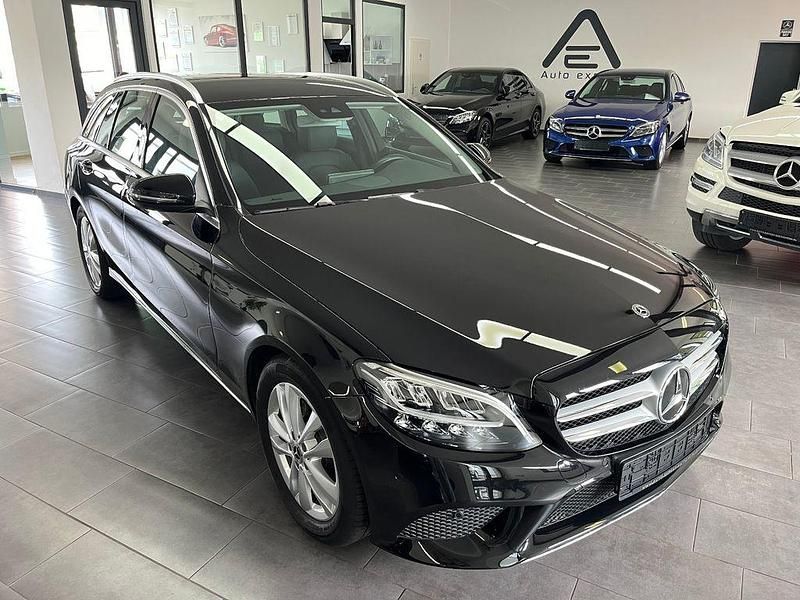 Obsidianschwarz Gebraucht 2019 Mercedes C180 Avantgarde Kombi | 24.999 € (Fairer Preis) - Bild 1/4