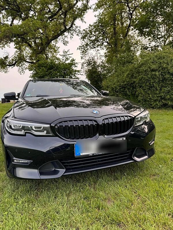 Schwarz Gebraucht 2020 BMW 318 M Sport Limousine | 23.990 € (Guter Preis) - Bild 1/4