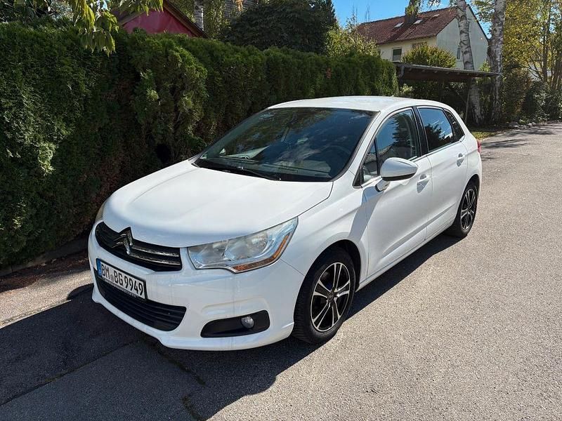 Weiß Gebraucht 2012 Citroën C4 Exclusive Limousine | 3.900 € (Guter Preis) - Bild 1/4
