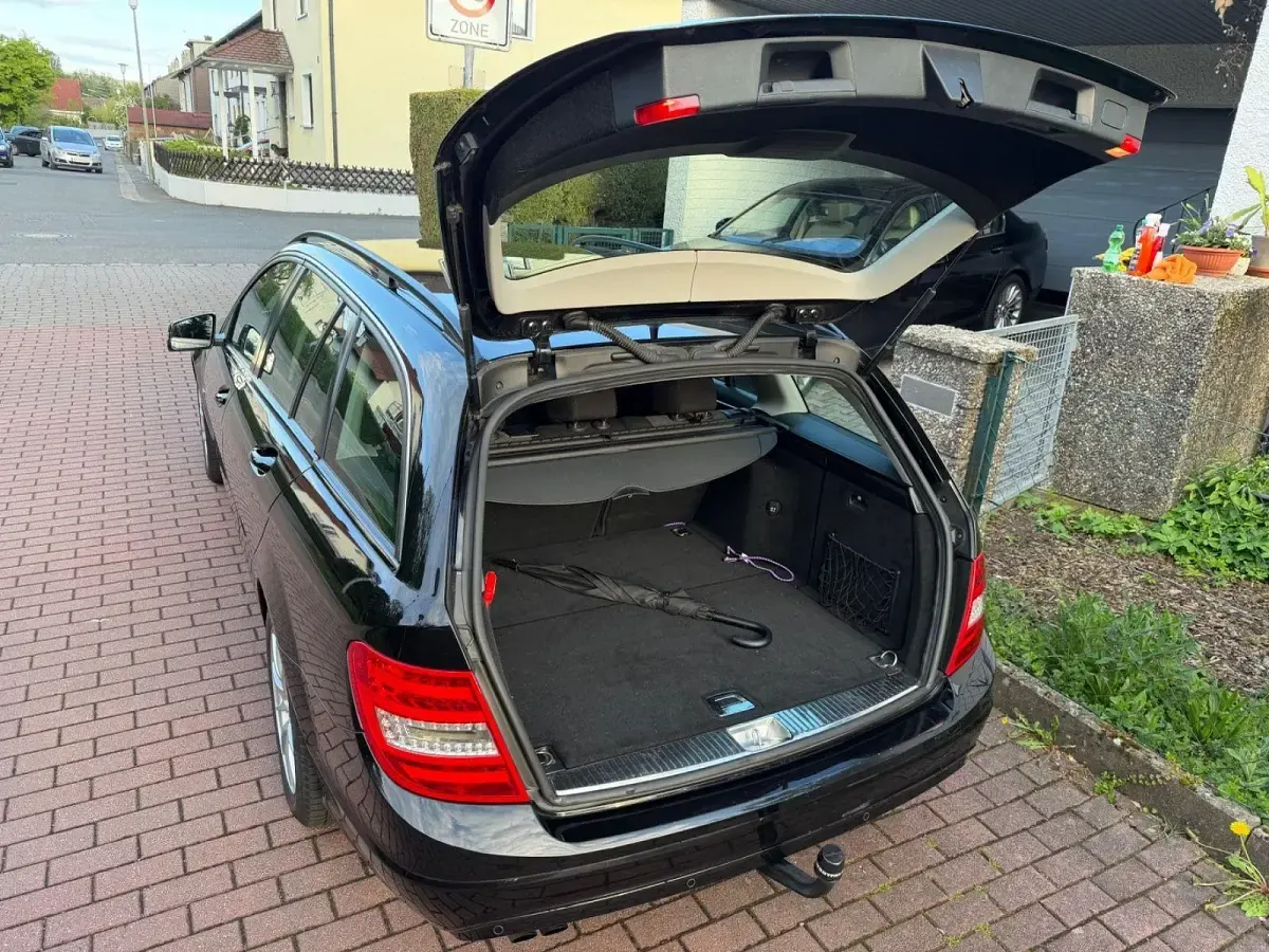 Gebraucht Mercedes C200 136 PS (100 kW) 2011 Schwarz Kombi