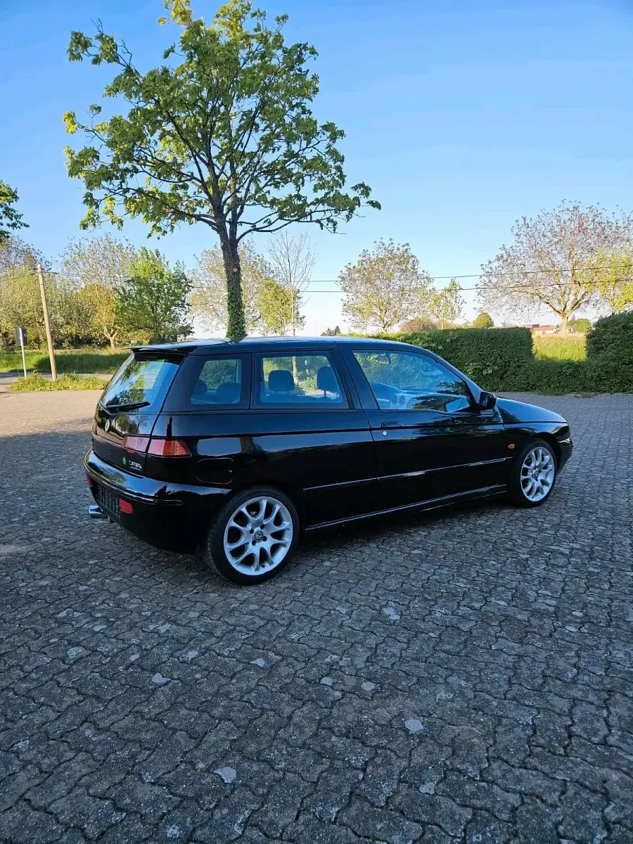 Second-hand Alfa Romeo 145 2001 Verde Hatchback