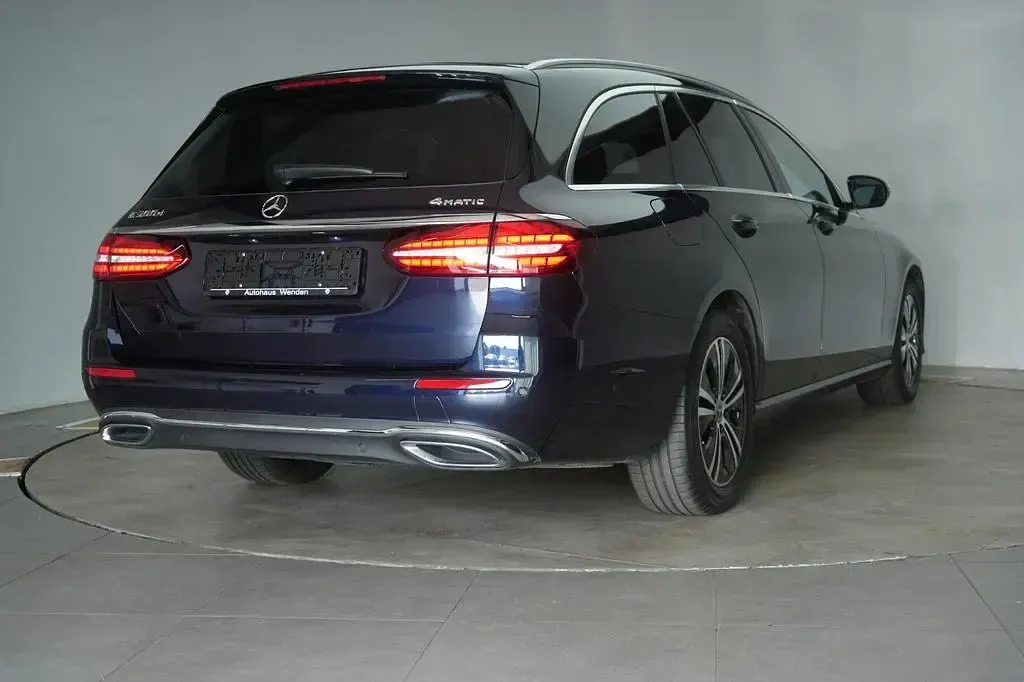 Gebraucht Mercedes E300 Avantgarde 265 PS (194 kW) 2023 Schwarz Limousine