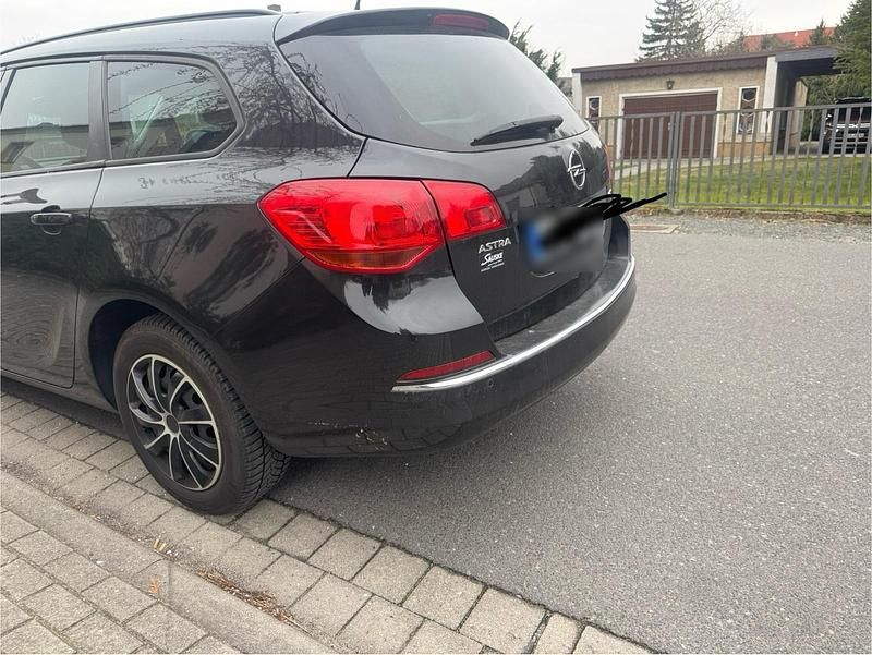 Gebraucht Opel Astra 110 PS (80 kW) 2014 Schwarz Kombi