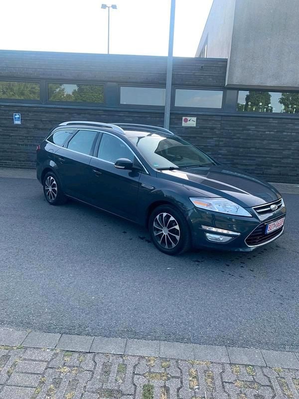 Gebraucht Ford Mondeo Titanium 140 PS (102 kW) 2011 Grau Kombi