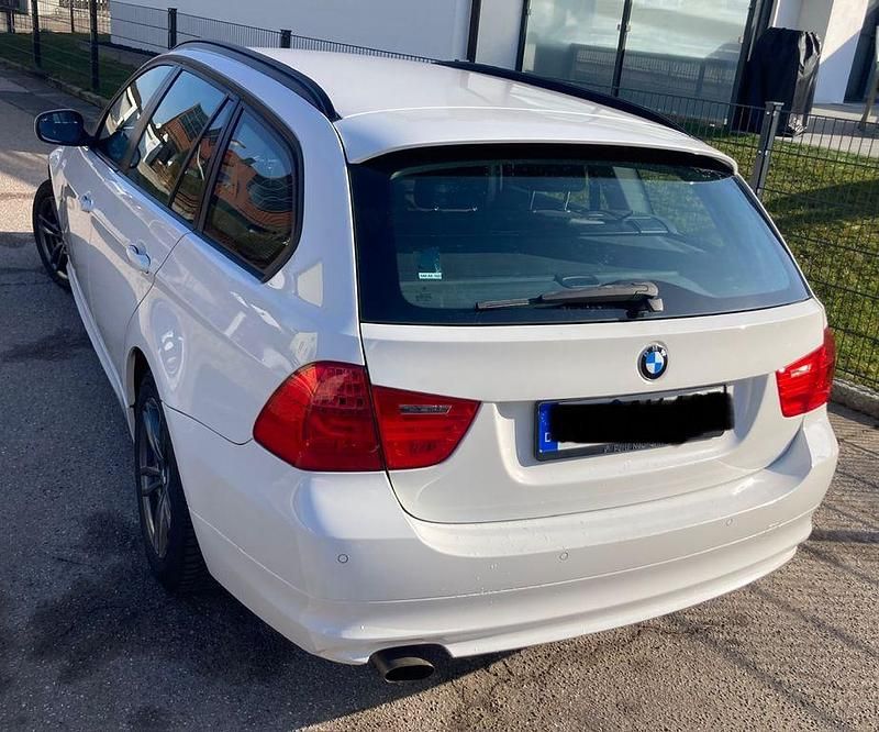 Gebraucht BMW 318 143 PS (105 kW) 2012 Weiß Kombi