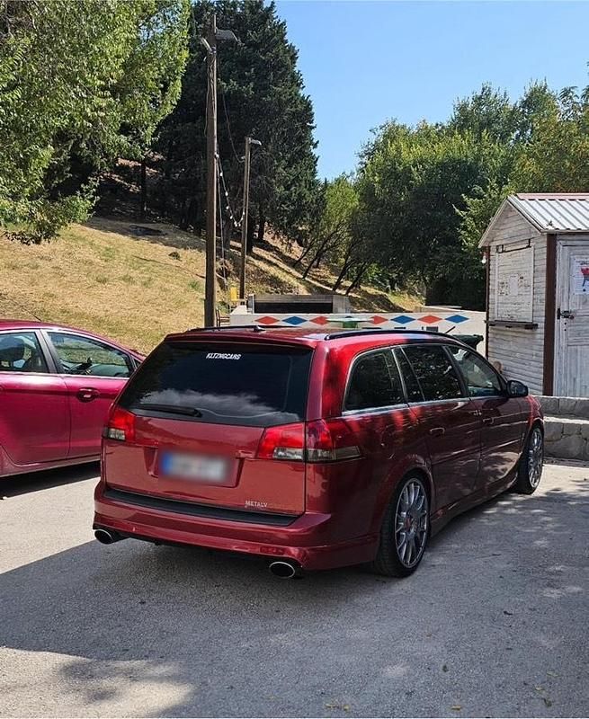 Rot Gebraucht 2005 Opel Vectra Kombi | 5.500 € - Bild 1/4