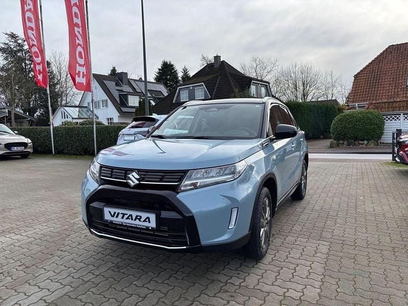 Gebraucht Suzuki Vitara Comfort 102 PS (75 kW) 2022 Ice/cosmic black pearl met. SUV