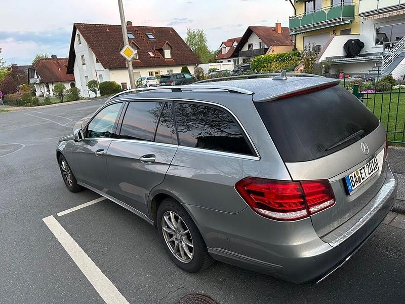 Grau Gebraucht 2013 Mercedes E300 Avantgarde Kombi | 11.200 € (Fairer Preis) - Bild 1/4