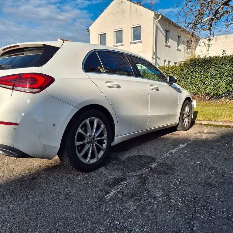 Weiß Gebraucht 2018 Mercedes A250 Limousine | 22.500 € (Fairer Preis) - Bild 1/4