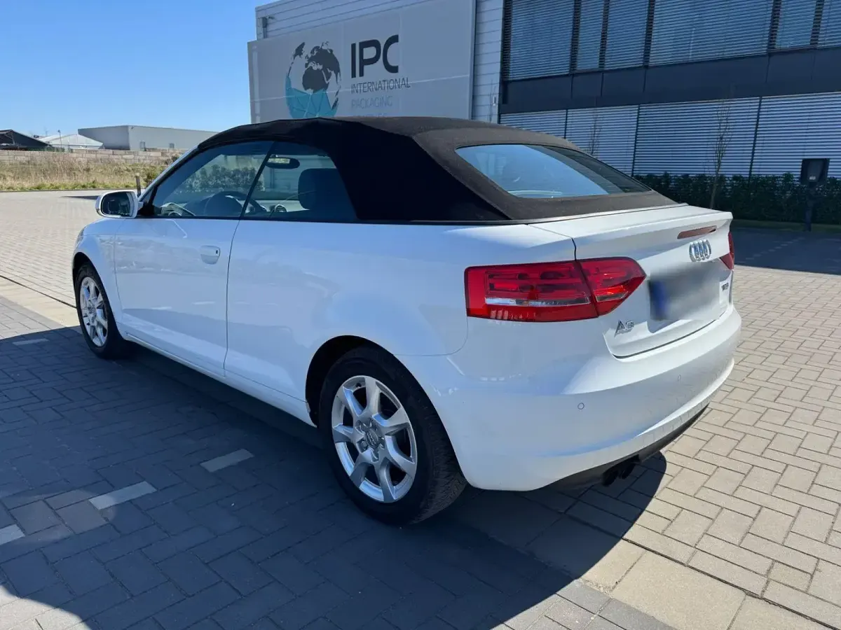 Gebraucht Audi Cabriolet 160 PS (117 kW) 2012 Weiß Cabrio