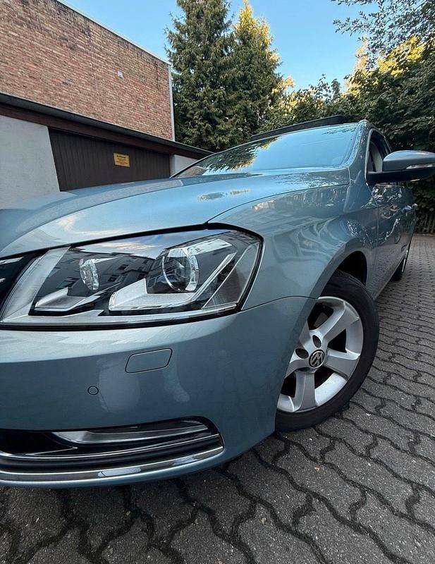 Gebraucht VW Passat Highline 140 PS (102 kW) 2012 Kombi